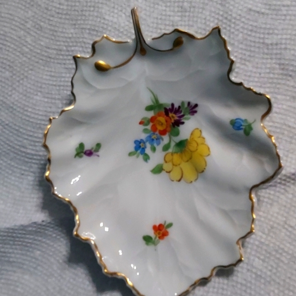Porcelain leaf with floral design w/gilting Gold around rim 5.5 inch H x 4.5 W